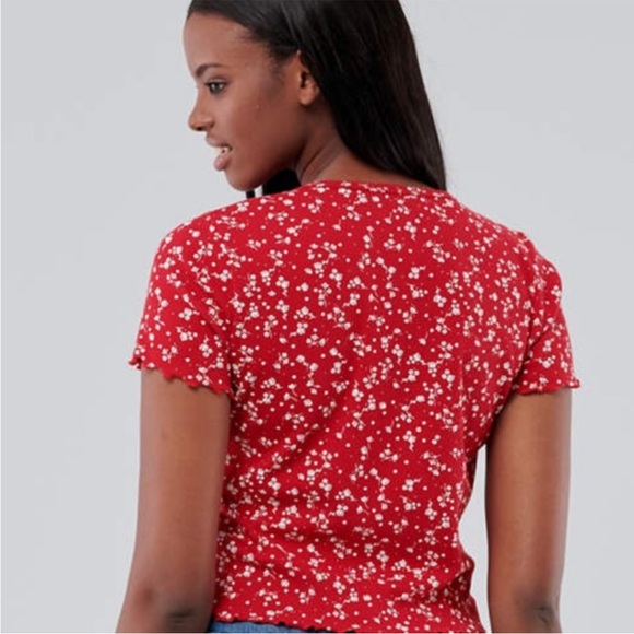 Hollister Y2K Red and White Floral Cropped Baby Tee 🌿 - Picture 9 of 10